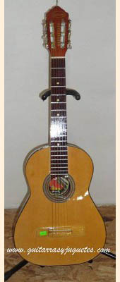 Guitarra económica modelo GTE sin curva de Paracho Vista 3